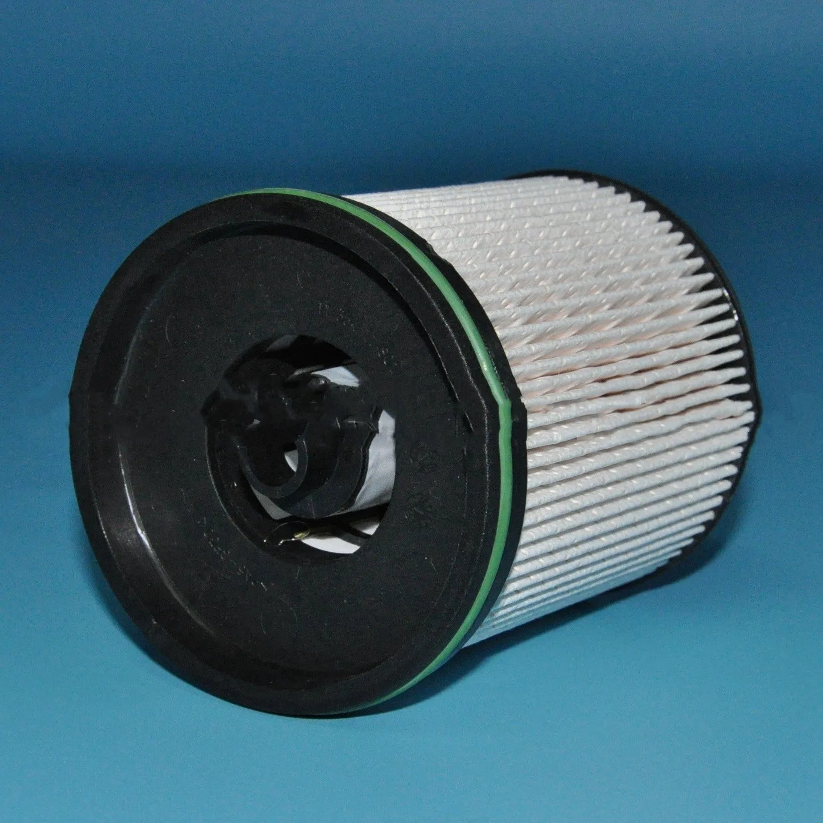 Vauxhall Opel Astra K diesel fuel filter element with gasket kit, part numbers 23304095 23304096
