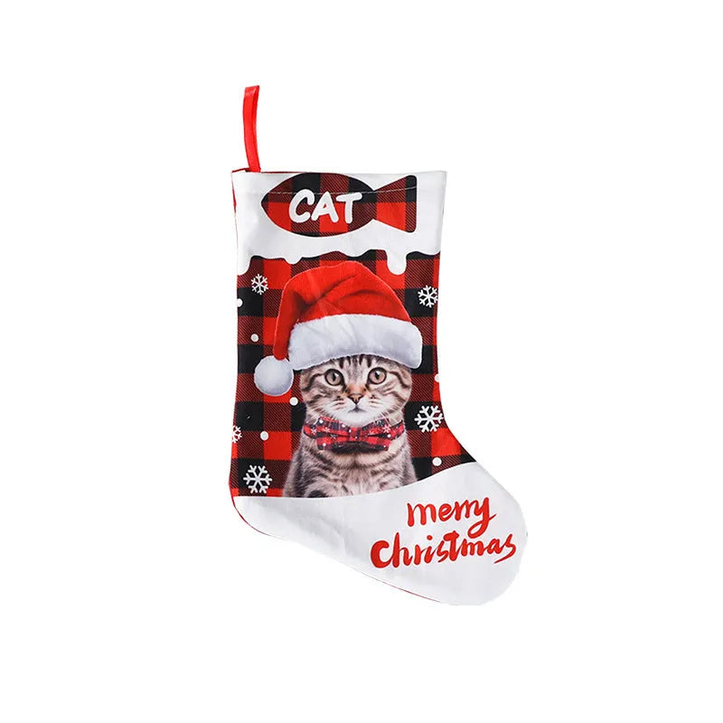 Green and black plaid cat design on a 26x36cm cloth Christmas table decoration runner.