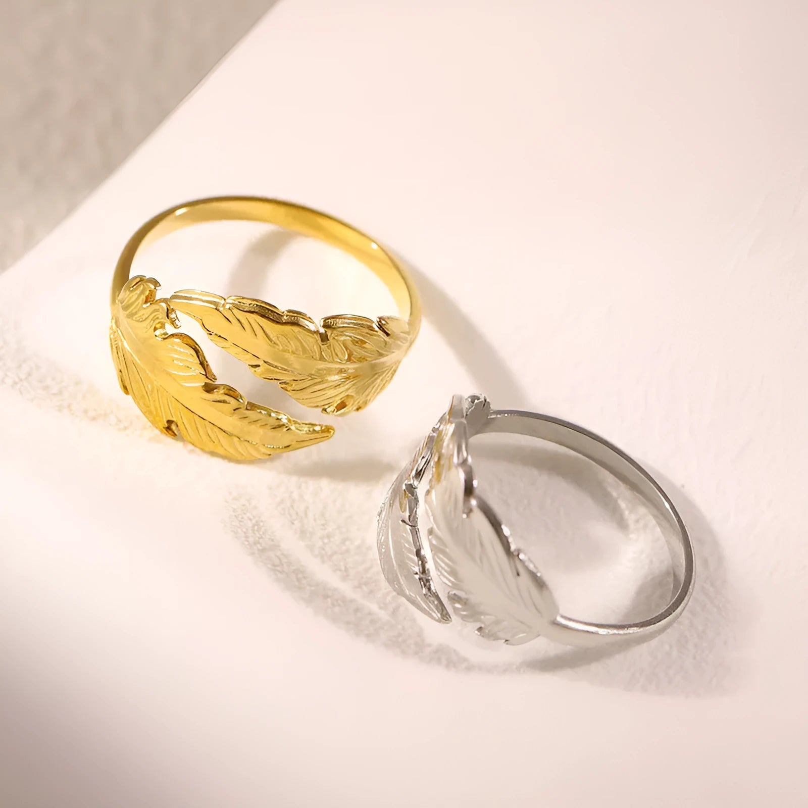 Women's adjustable feather ring in titanium steel with gold electroplated finish featuring number element