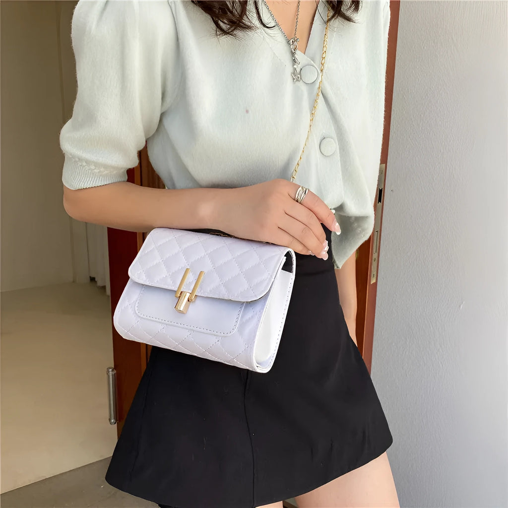 Minimalist PU crossbody bag with diamond lattice chain strap in solid colour