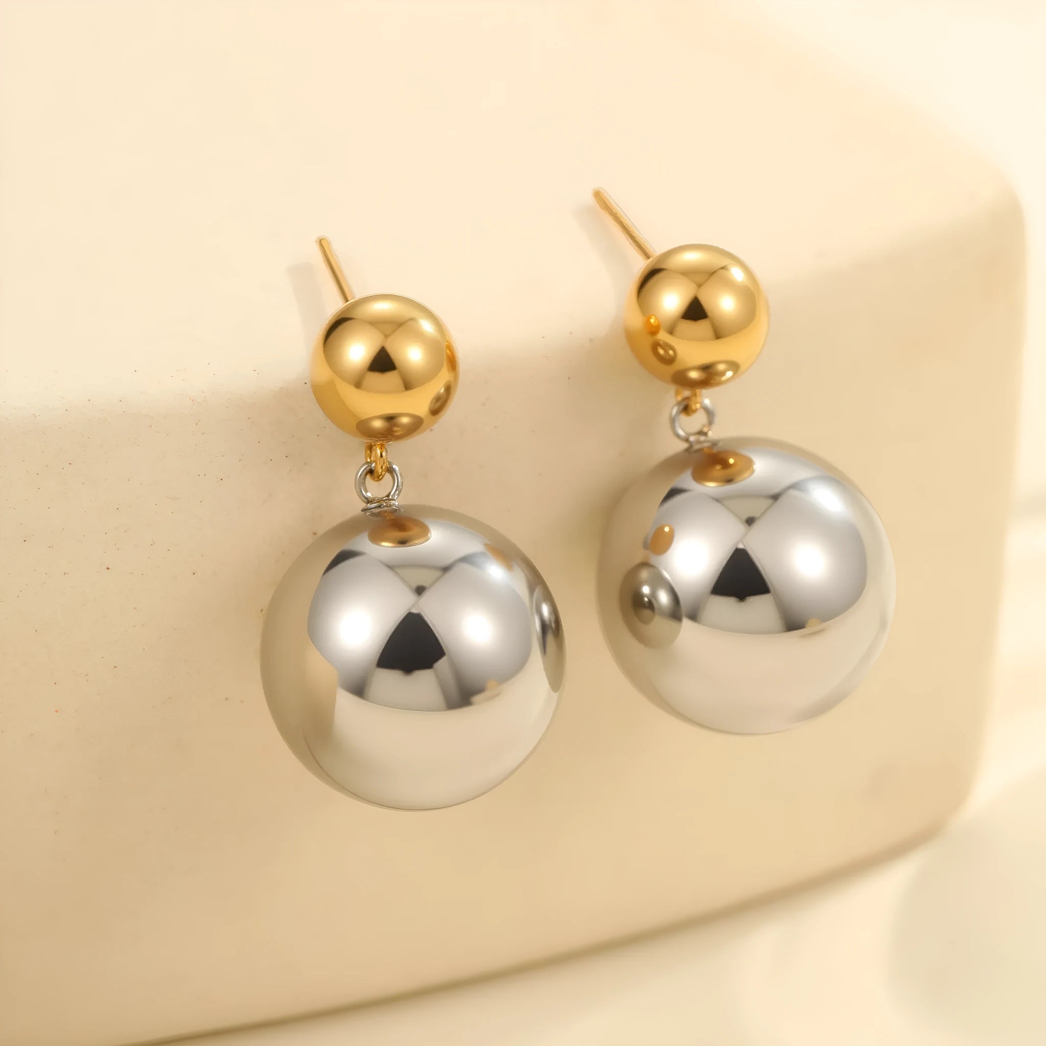 Round beads stainless steel colour-block ear studs with geometric spherical design