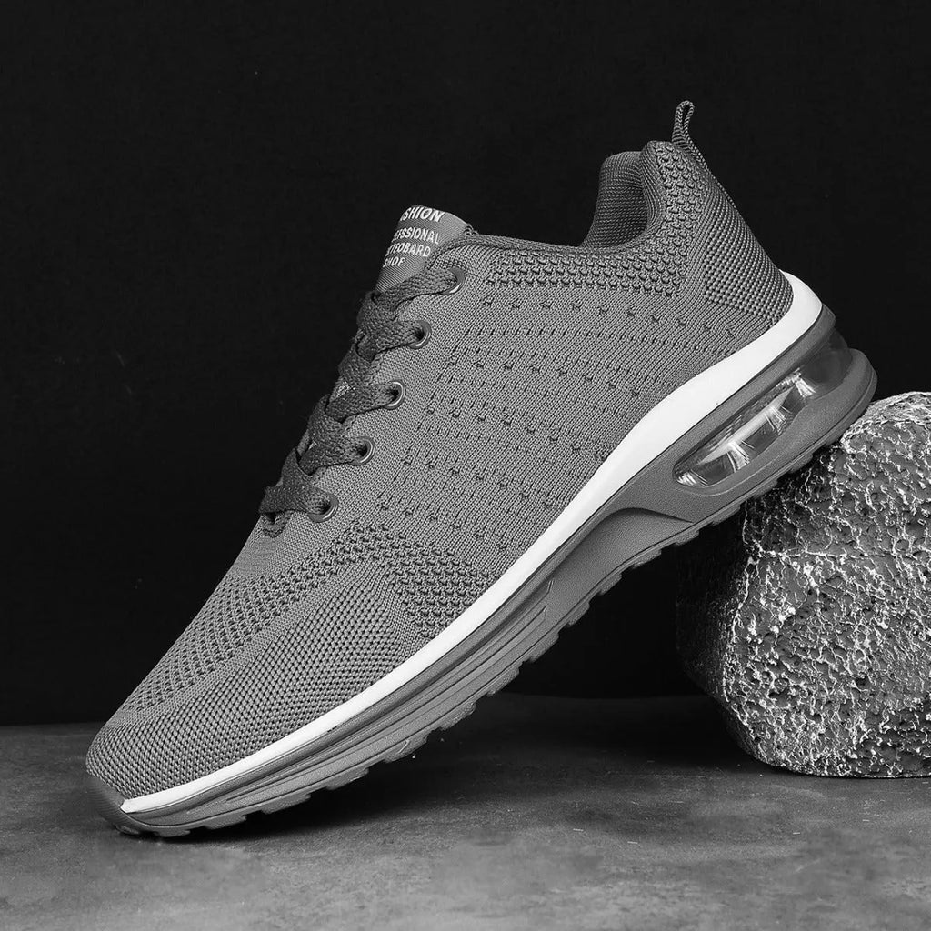 Casual flyknit breathable light running shoes in black with round toe and PU sole