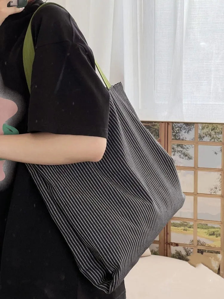 Canvas tote shoulder bag in black gray plaid with multi-layer compartments and lining cloth