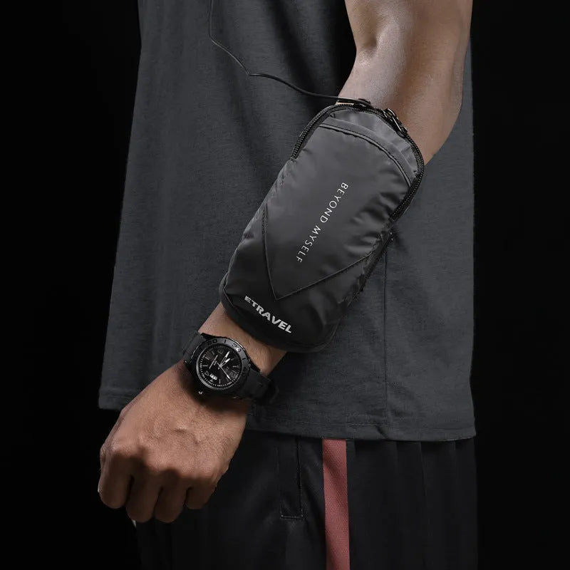 Running arm bag in reflective black colour with 7-inch capacity for smartphones