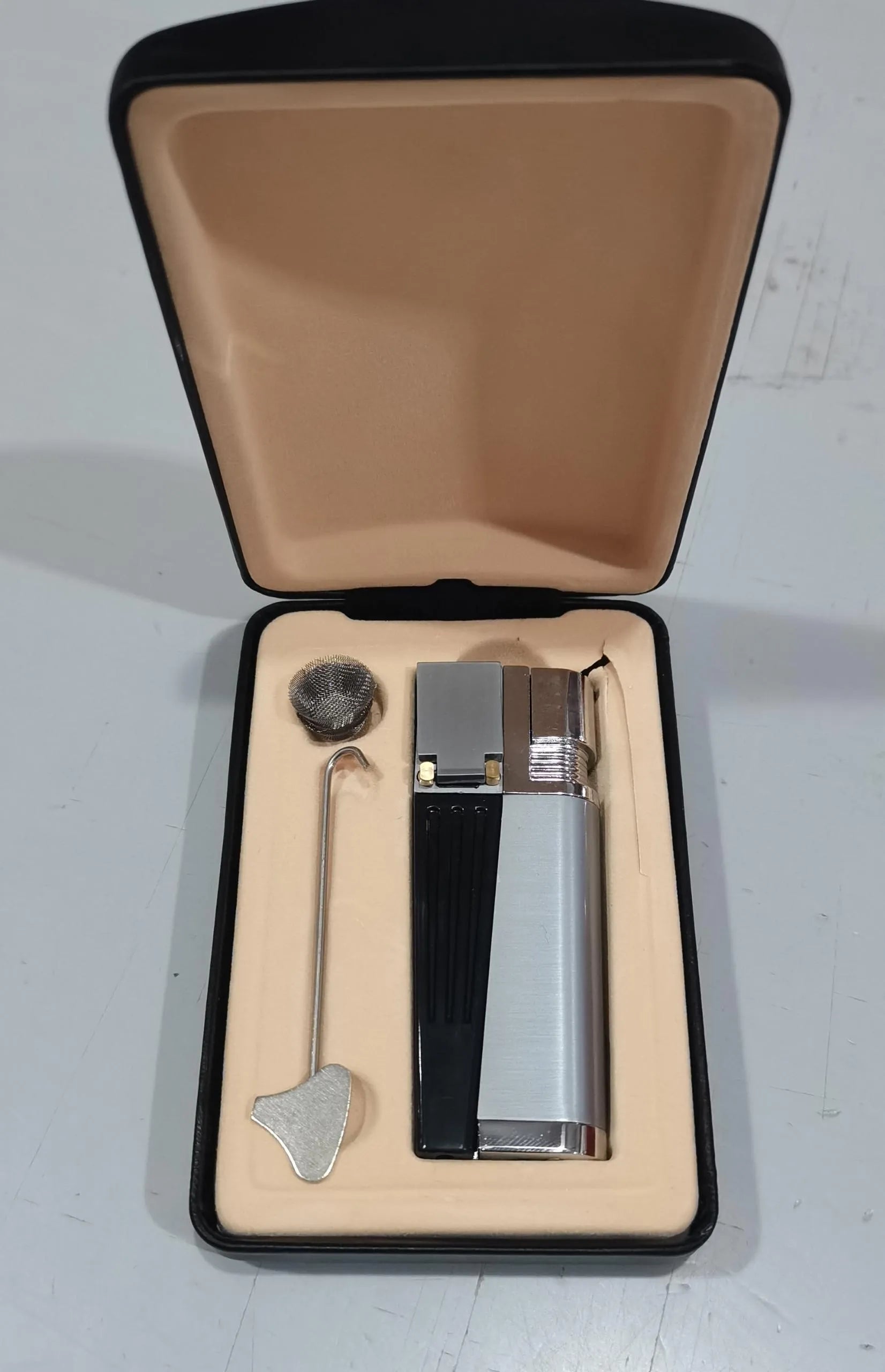 Pipe lighter 2-in-1 foldable metal butane lighter with square cover, zinc alloy and ABS construction