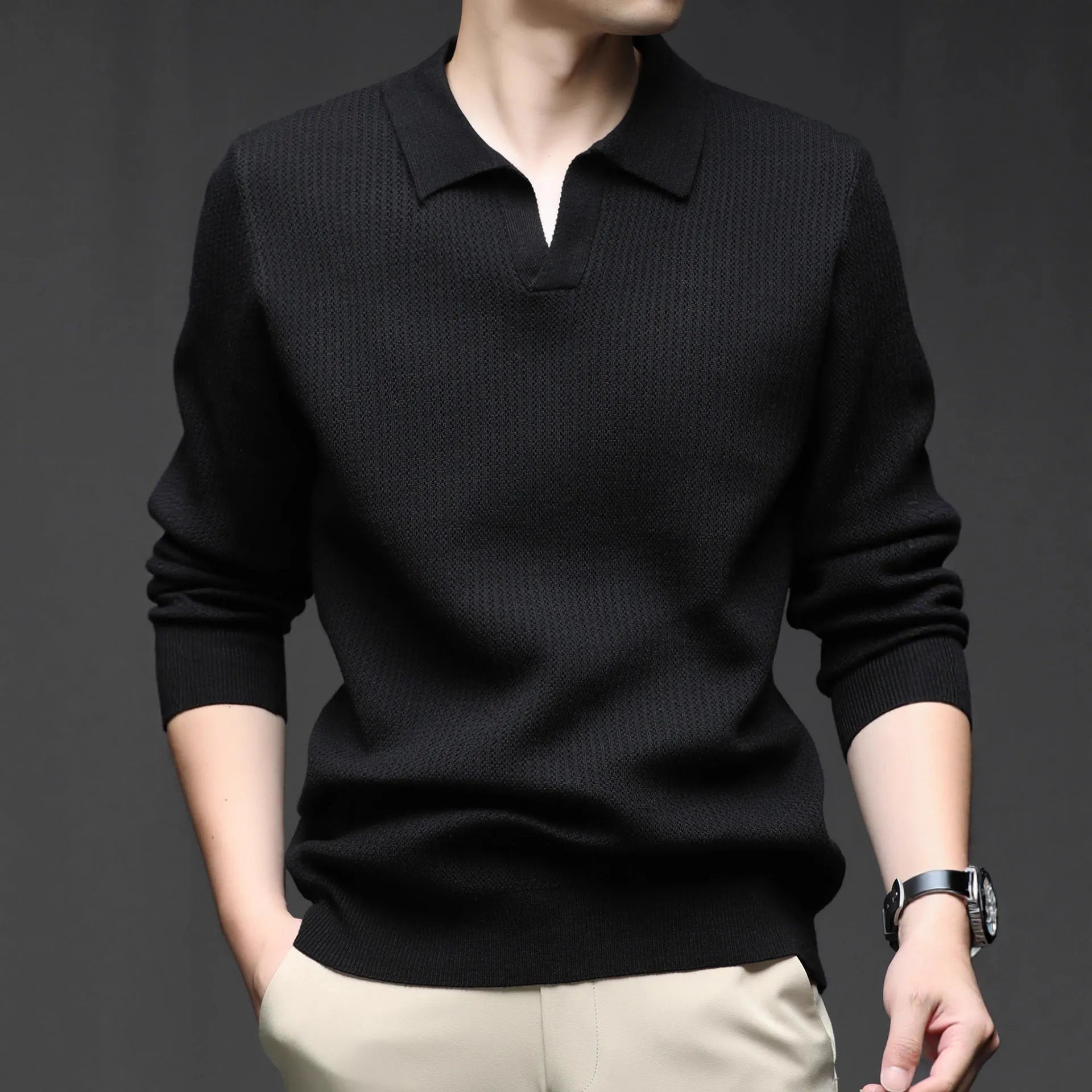Men's loose fit pullover sweater in autumn colours with casual styling