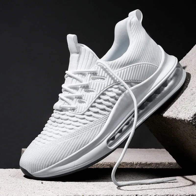 Men's low-top mesh running shoes in black, featuring round toe and lace-up front.