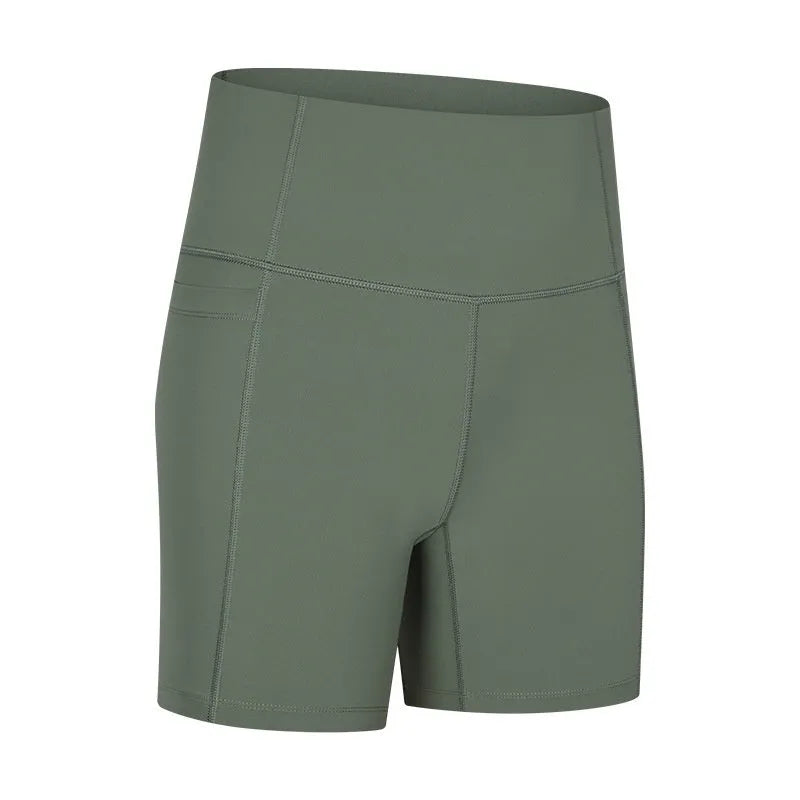 Women's mid-length sports shorts in black, super stretch fabric for running and gym