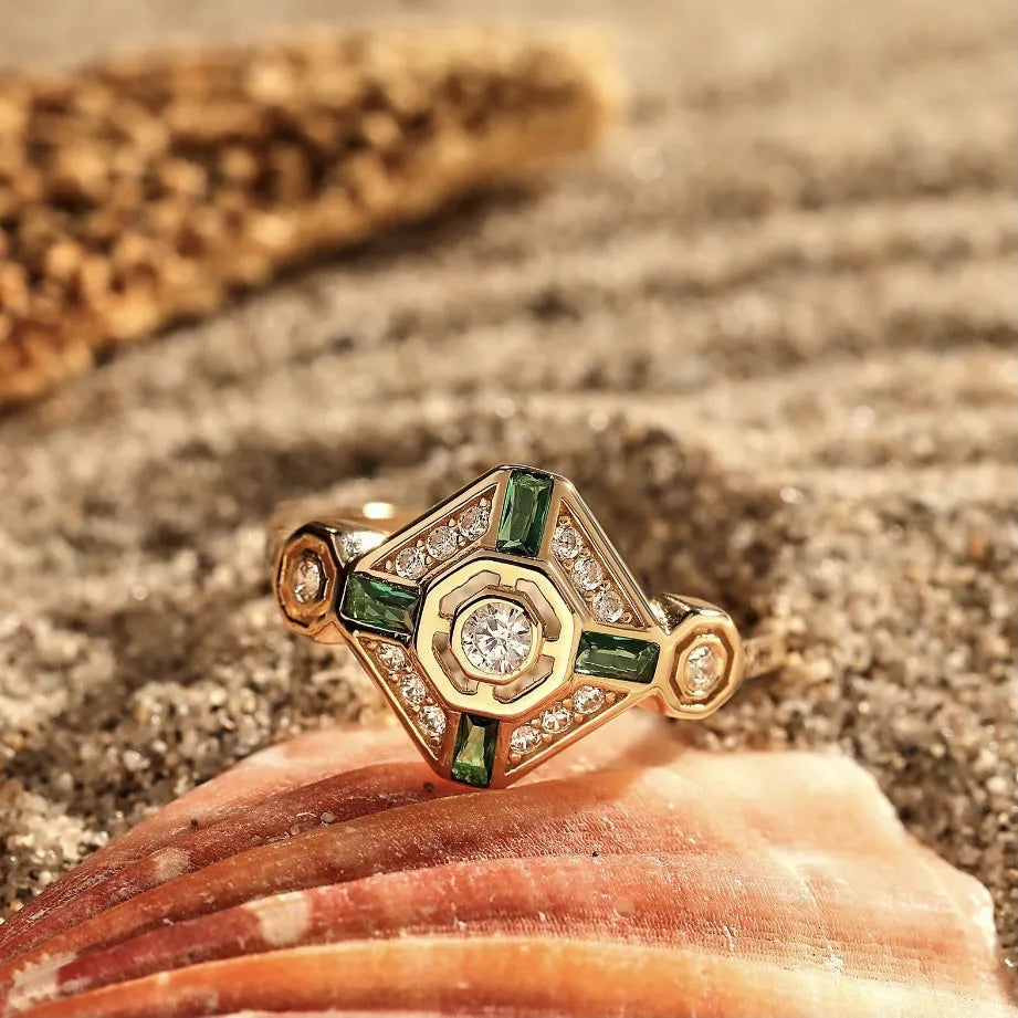 Square geometric ins-style emerald diamond ring in lvzuan colour on a white background.