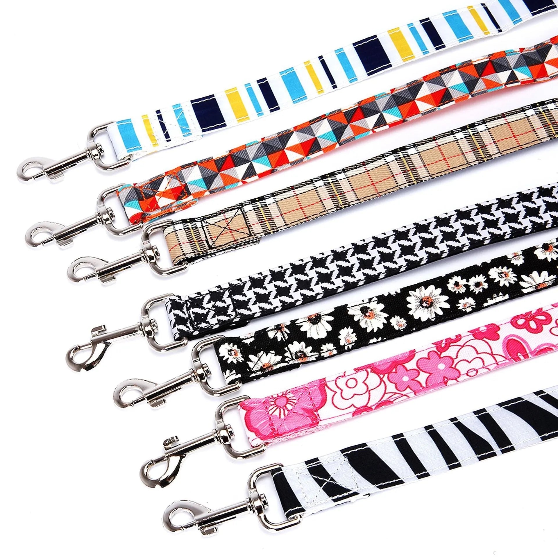 Black imitation nylon pet traction rope with plaid stripe, 120cm length, on white background