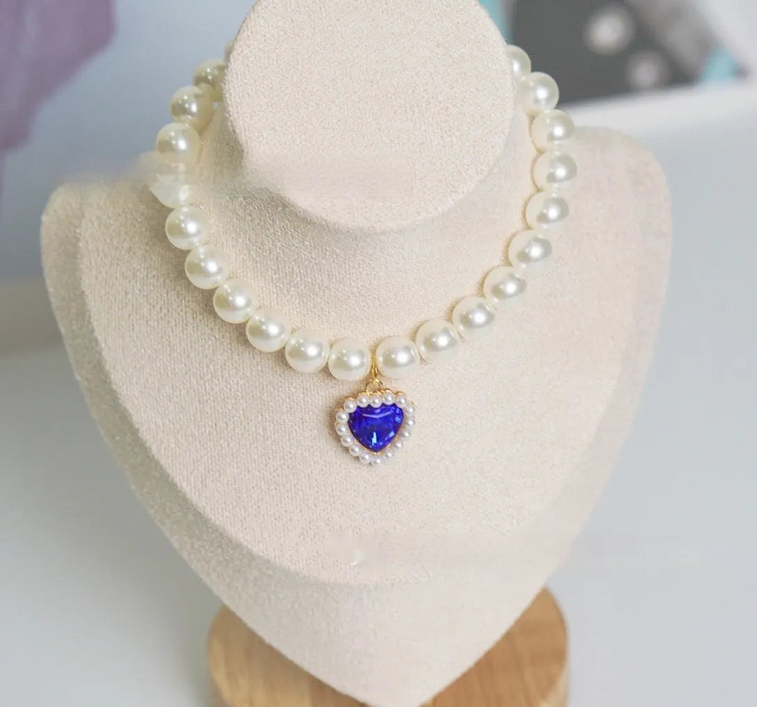 Pearl necklace love gem cat collar in single layer pink on a light background