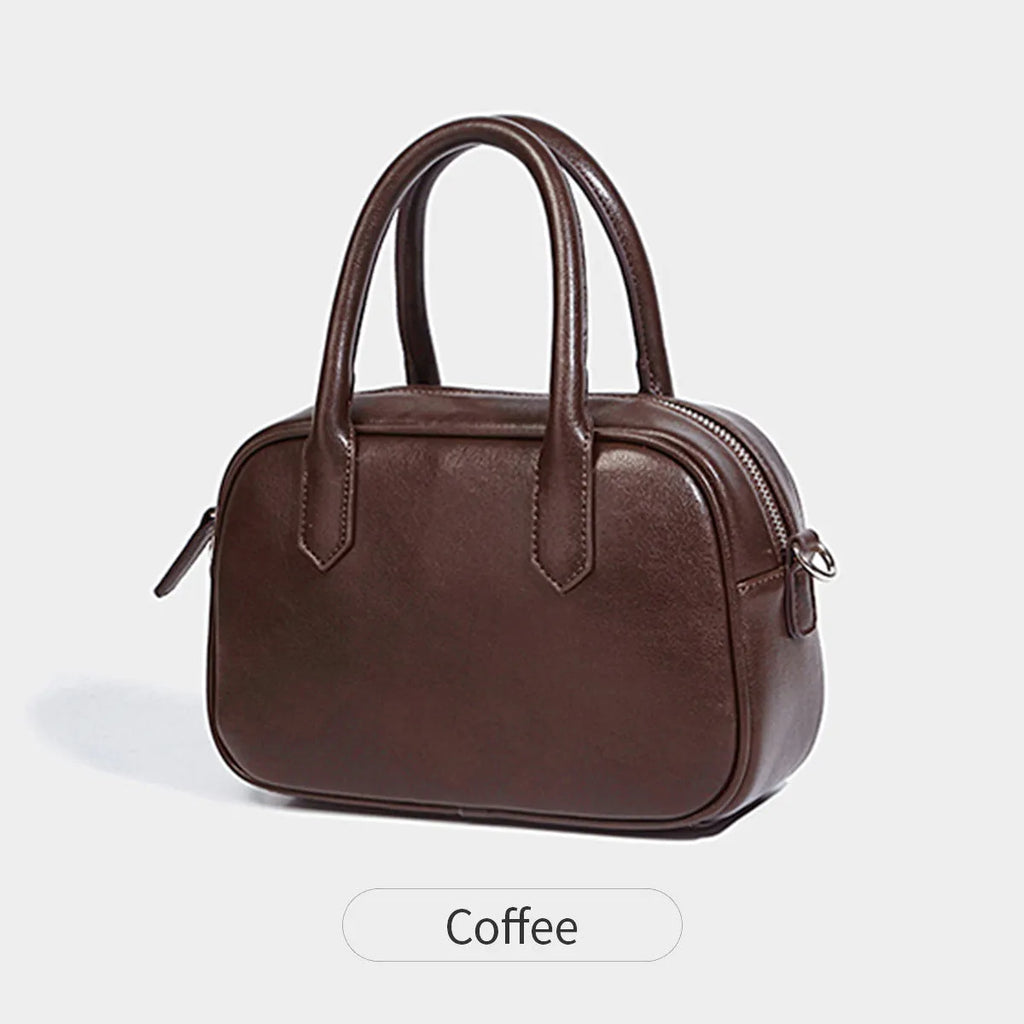 Retro small square shoulder messenger bag in PU, black colour, horizontal shape, single strap