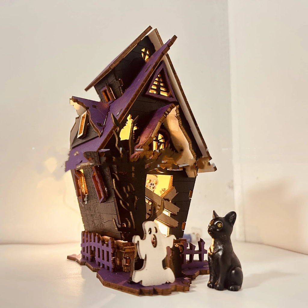 DIY wooden Halloween haunted house table decoration with luminous design and candlestick function