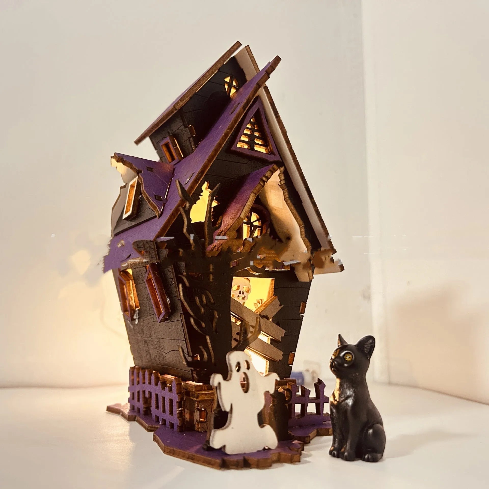 DIY wooden Halloween haunted house table decoration with luminous design and candlestick function