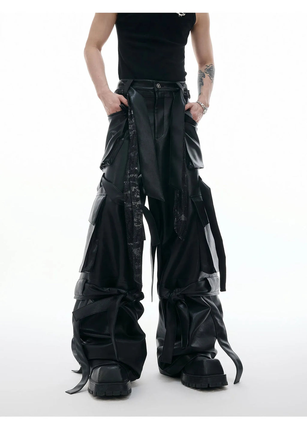 Black loose-fit quilted casual pants with multiple pockets and ribbon detailing.
