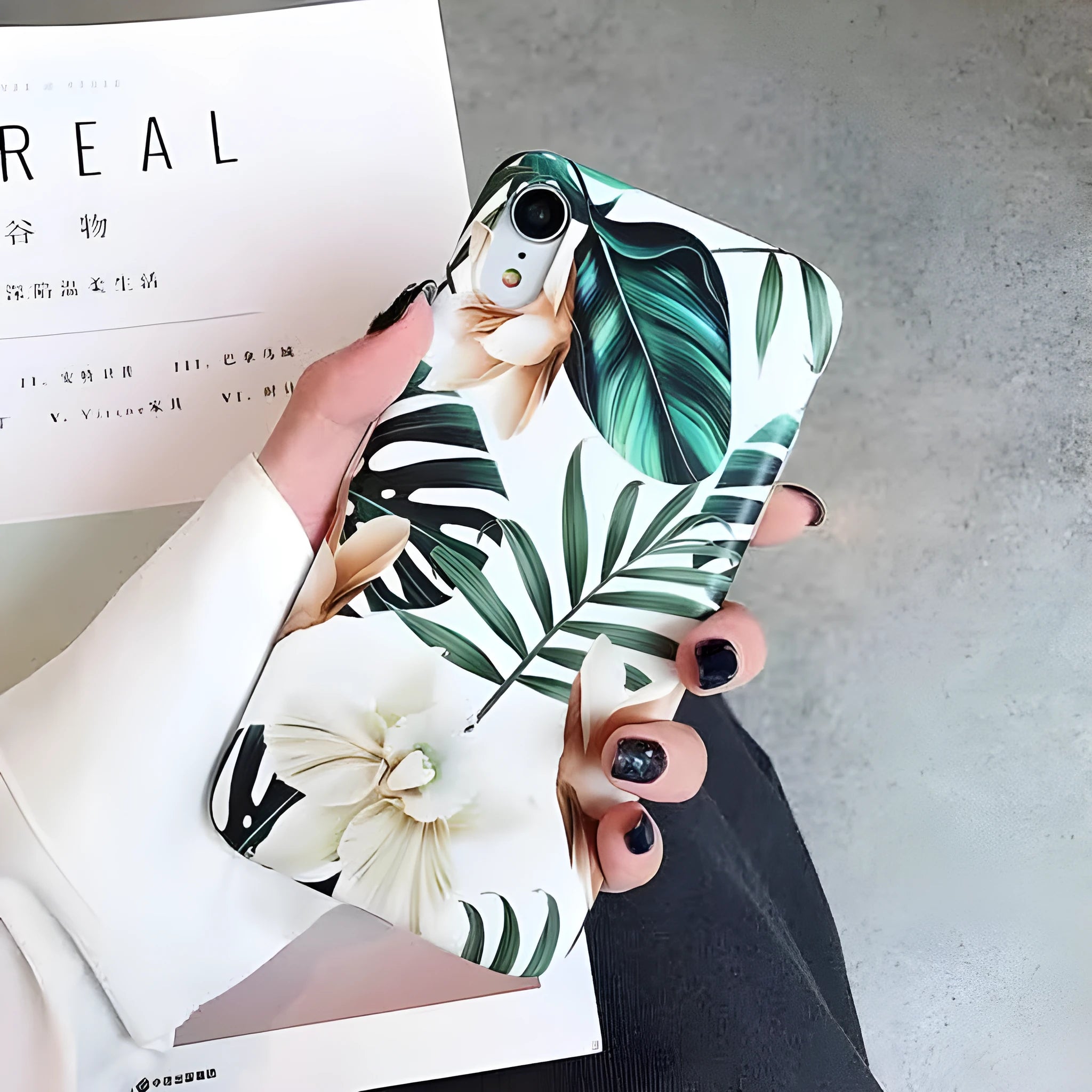 Retro floral banana leaf TPU phone case compatible with iPhone XR, back cover in flower leaves colour