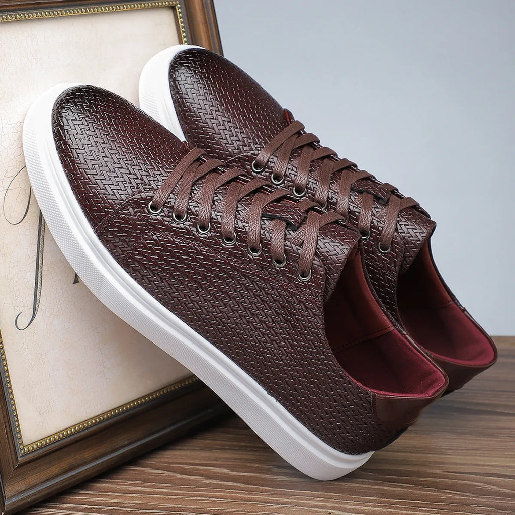 Men's low-top business shoe with artificial PU upper, rubber sole, and stitching detail in black