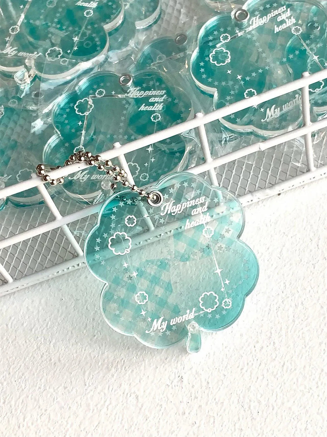 Lucky four-leaf clover acrylic pendant bag lanyard phone keychain in three colours
