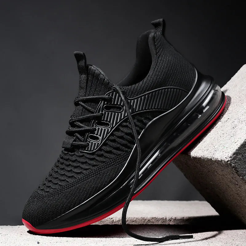 Men's low-top mesh running shoes in black, featuring round toe and lace-up front.