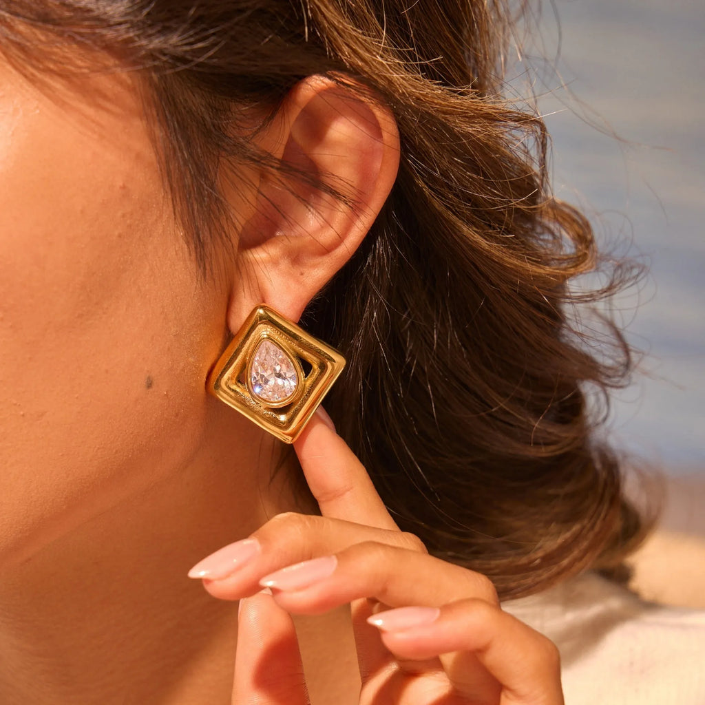 Gold-coloured geometric stud earrings with inlaid water drop zircon stones