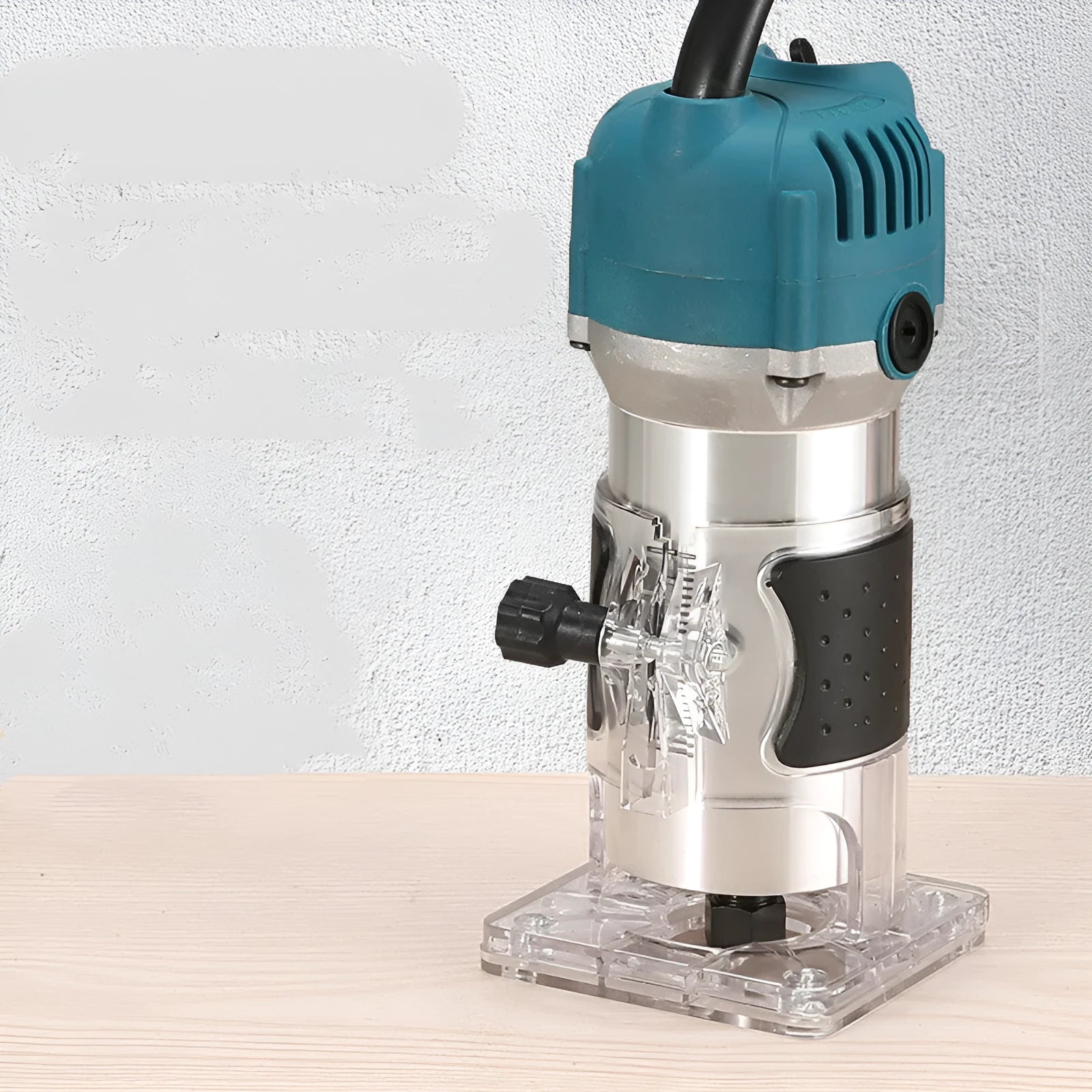 Electric wood polishing trimmer 800W with aluminium casing, 2cm processing depth, on workbench