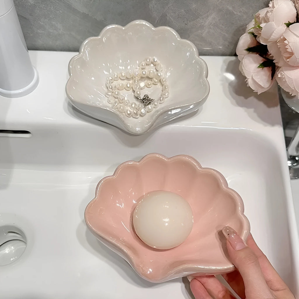 Plastic shell soap dish in Pearl White or Cherry Blossom Pink measuring 12x9x5.5cm for bathroom use