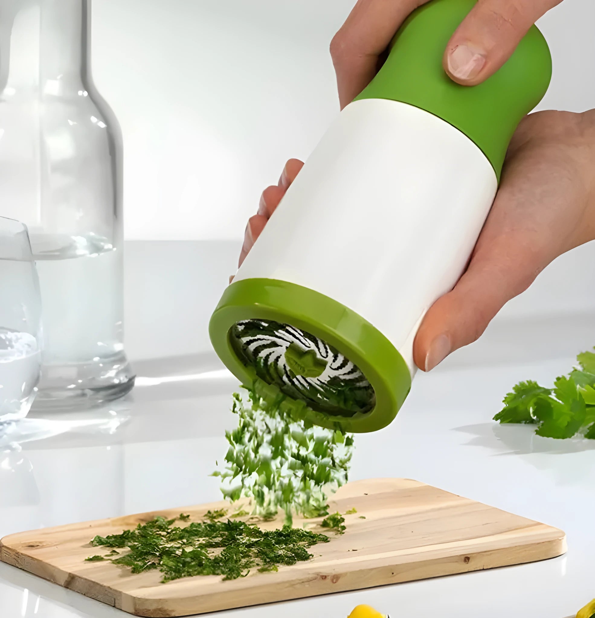 Herb grinder spice mill parsley shredder chopper with removable top, PP plastic and stainless steel, 16.5x7.2cm