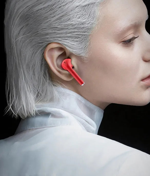 Lipstick Bluetooth earphone in black with in-ear noise reduction and charging case