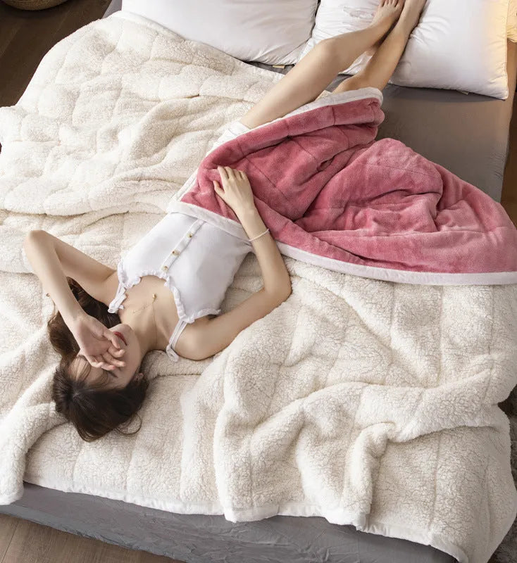 Thick warm winter fleece blanket in coral fleece polyester, 150cm x 200cm, pink colour option