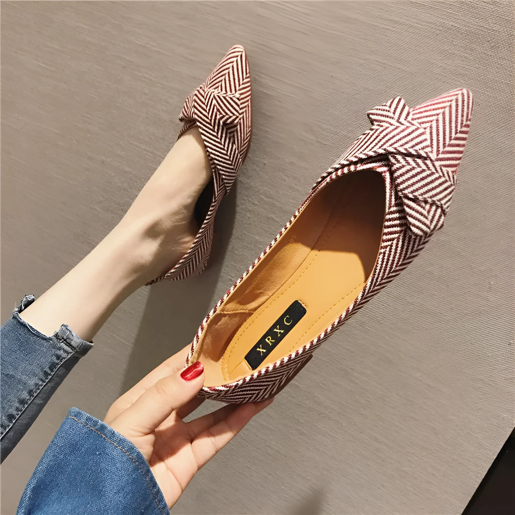 Korean-style women's pointed shallow mouth flats in red or black with cotton upper
