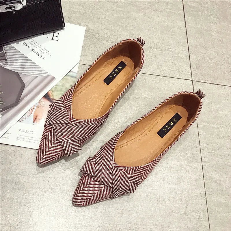 Korean-style women's pointed shallow mouth flats in red or black with cotton upper