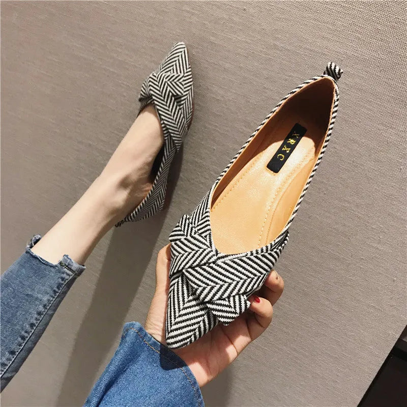 Korean-style women's pointed shallow mouth flats in red or black with cotton upper