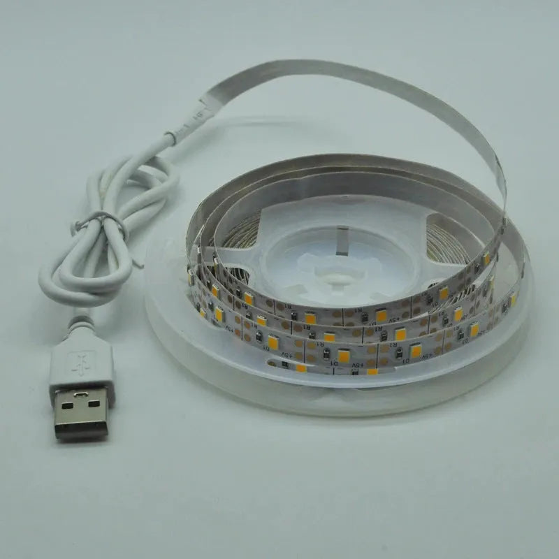 USB LED strip light with 60 SMD2835 LEDs per metre and 3-button controller for TV background lighting