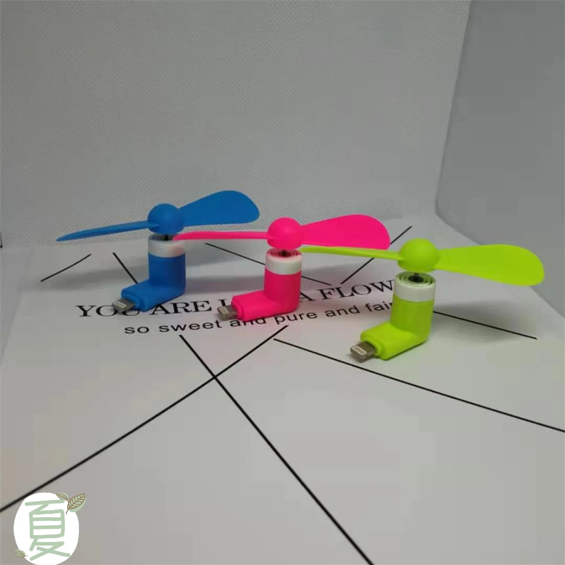 Plastic mobile phone mini fan compatible with Apple and Android in white with rotary switch