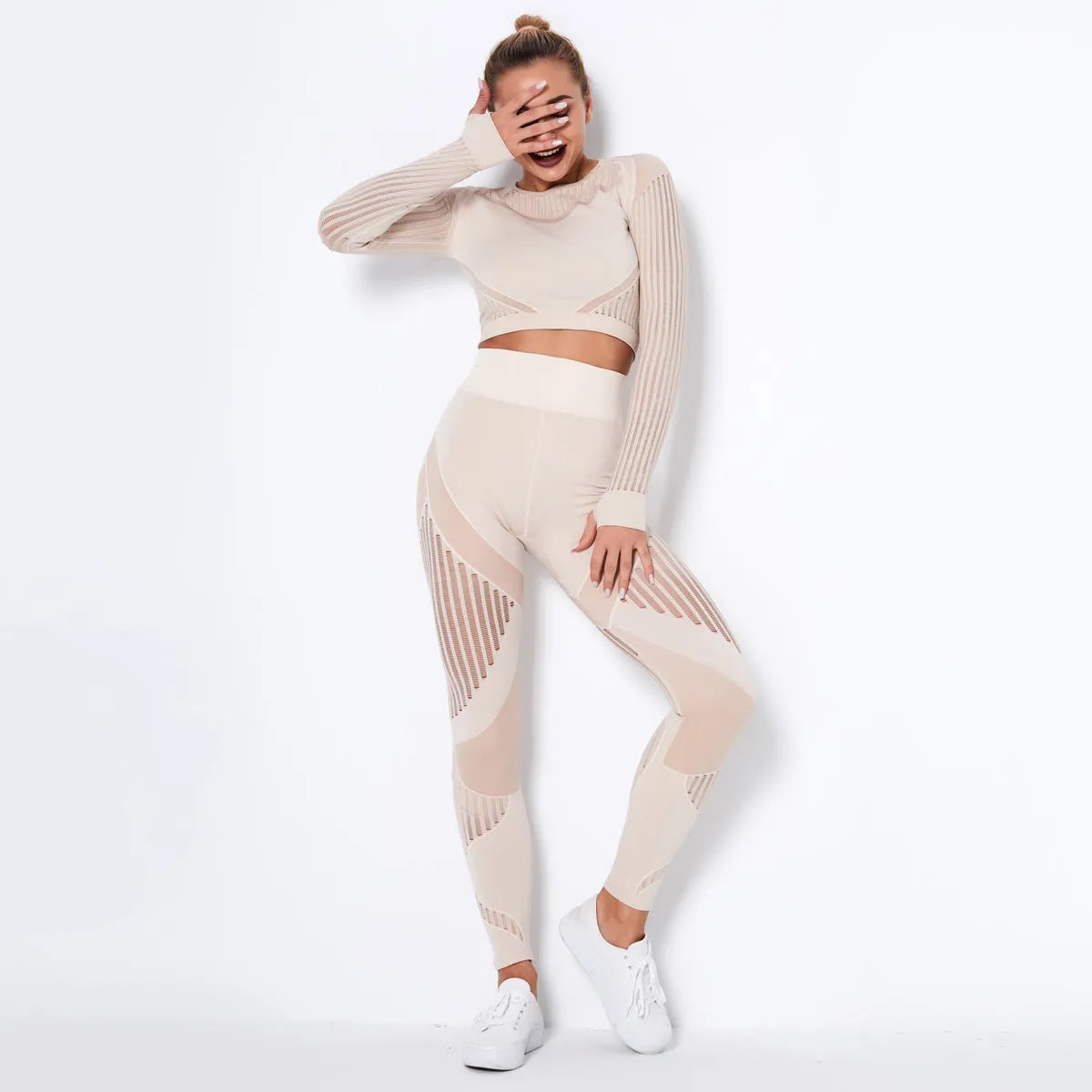 Seamless knitted long-sleeved yoga suit in nylon and spandex fabric