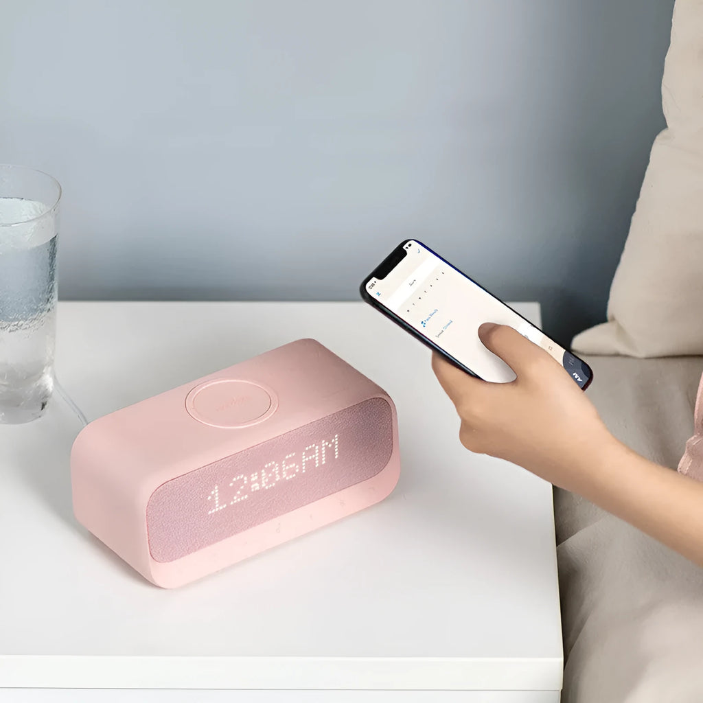 White Bluetooth speaker with wireless charging pad and touch controls showing 82x92x200mm dimensions