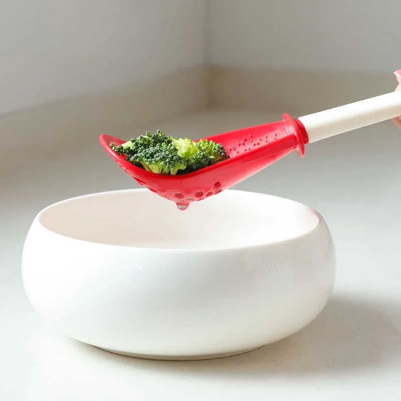 Multifunctional slotted grinding cooking spoon in red plastic with half-enclosed head and serrated edge