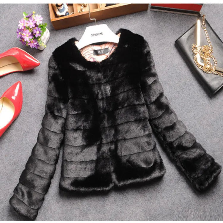 Women's faux fur short top in street fashion style with regular sleeves