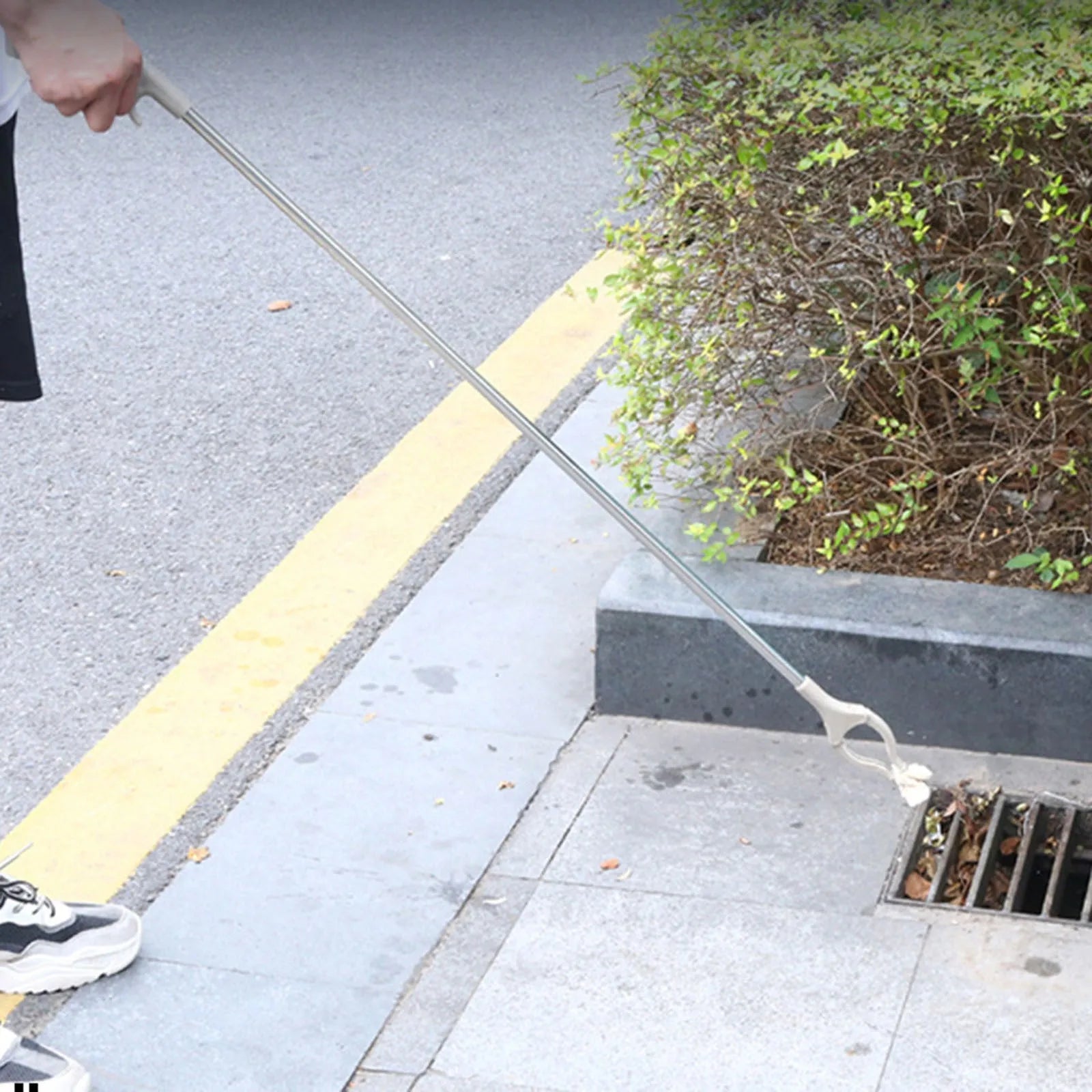 40cm stainless steel garbage picker tool with push-operation handle and non-slip gripper jaws