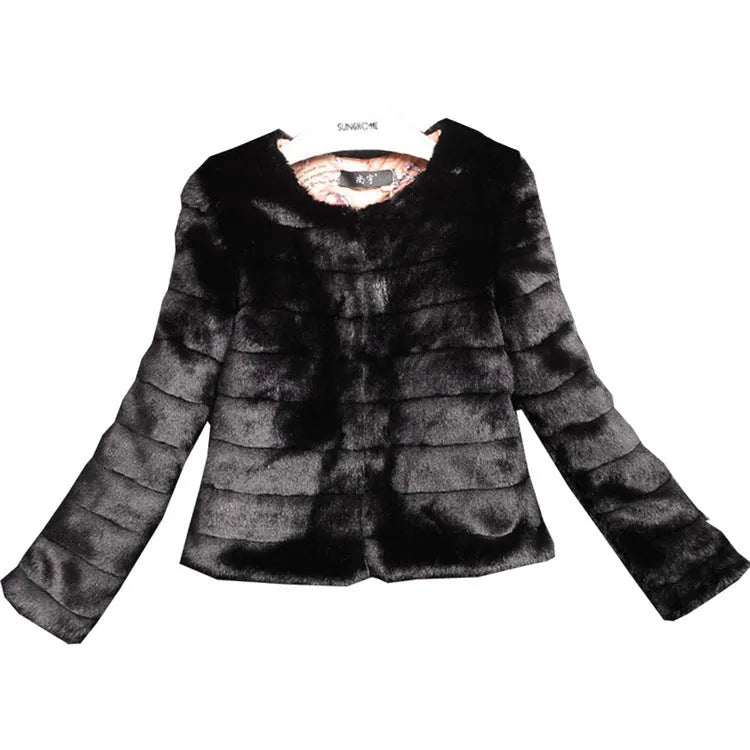 Women's faux fur short top in street fashion style with regular sleeves
