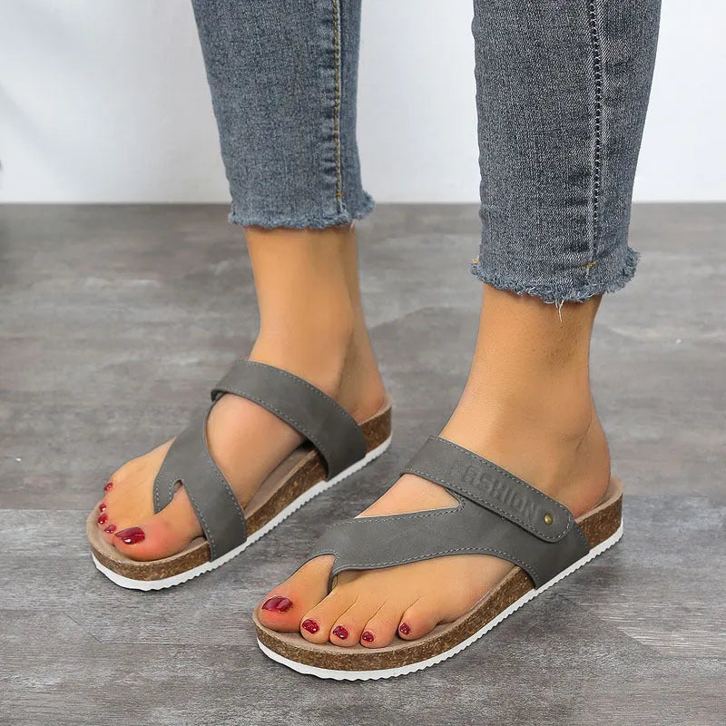 Flat toe ring thick-soled flip-flops in multiple colours with foam soles and imitation leather lining
