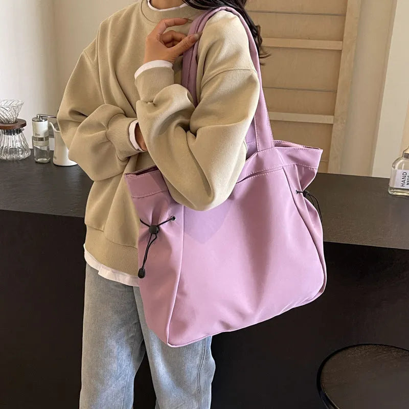 Folding Oxford cloth shoulder tote bag in five colour options showing casual street style