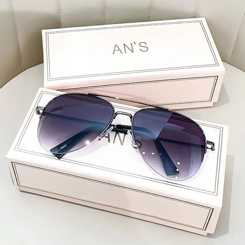 Men's aviator sunglasses with resin lens and sheet metal frame in gun mount blue lens colour