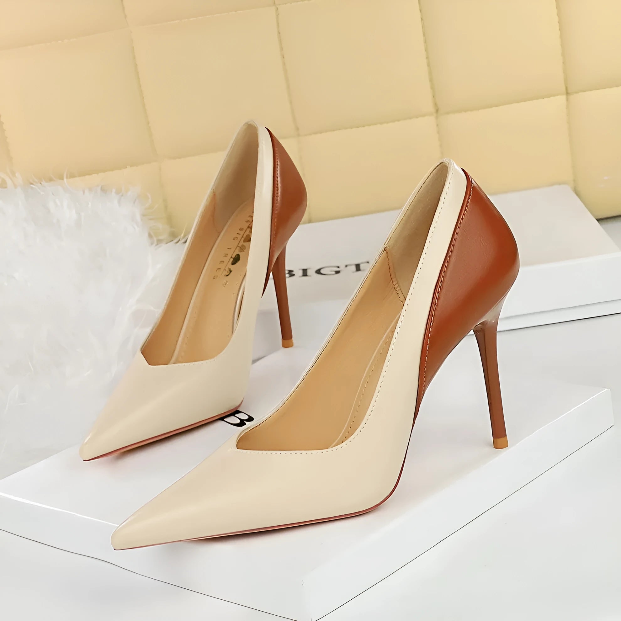 Retro colour block stiletto heel pumps for women in black and creamy-white with pointed toe
