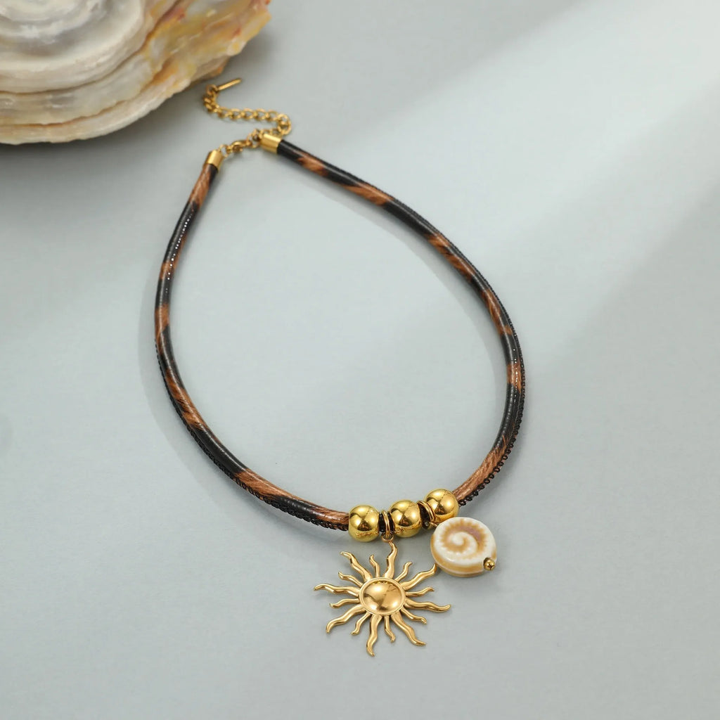 Women's geometric leopard necklace with stainless steel chain and 18K gold electroplated pendant