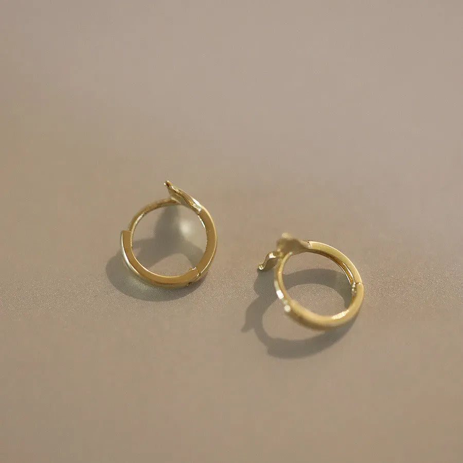 S925 sterling silver fishtail earrings with 14k gold plating in gold and white gold colours.