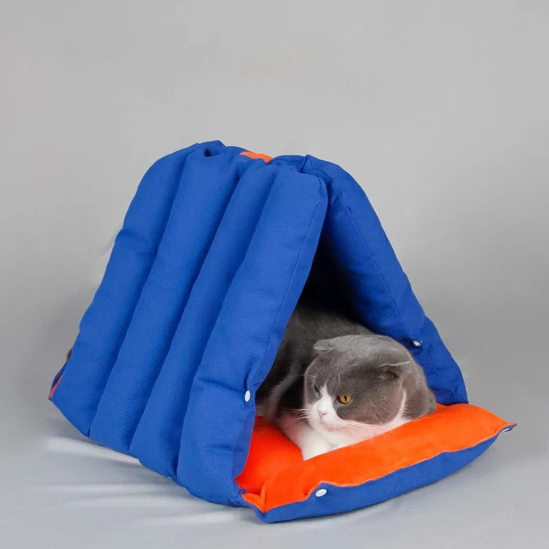 Triangular 100% cotton cat nest with removable cover in blue, 45x38x38cm, showing drilled holes for combination