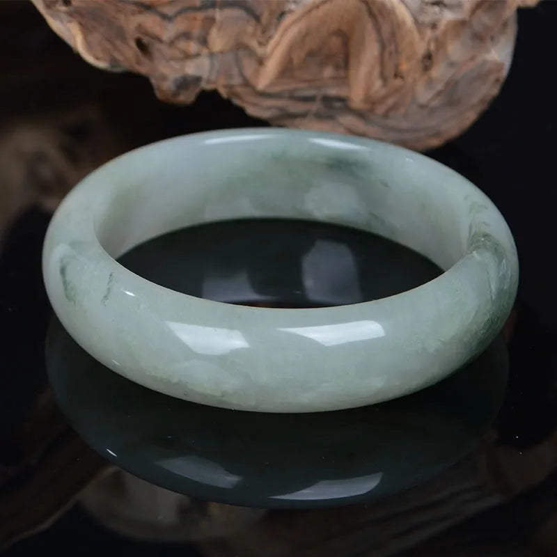 Natural Jinsi jade round bangle bracelet in Chinese style, polished surface