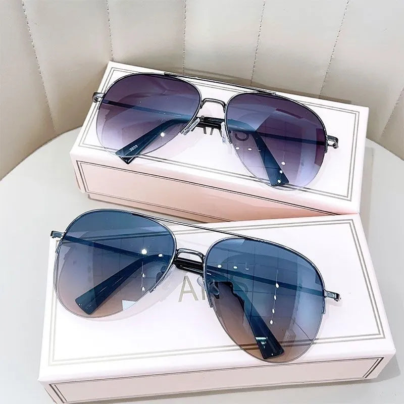 Men's aviator sunglasses with resin lens and sheet metal frame in gun mount blue lens colour
