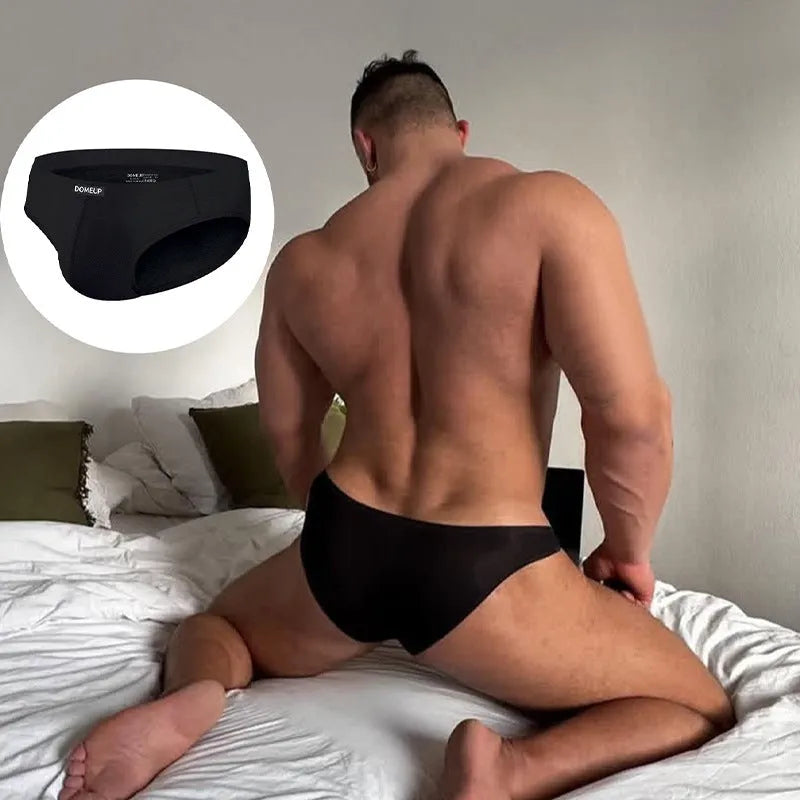 Men's solid colour low waist briefs in white, seamless and breathable design.